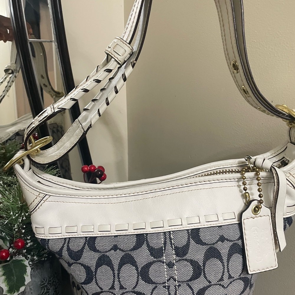 Coach Navy and Cream Signature Shoulder Bag - Picture 2 of 11